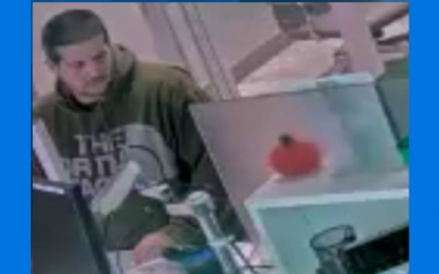 Policía Warwick necesita su ayuda para ubicar a este sospechoso de cobrar cheque presuntamente robado de camioneta transporte citas médicas.