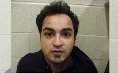 Policía Estatal de Rhode Island arresta a conductor sospechoso de provocar y abandonar la escena de accidente fatal.