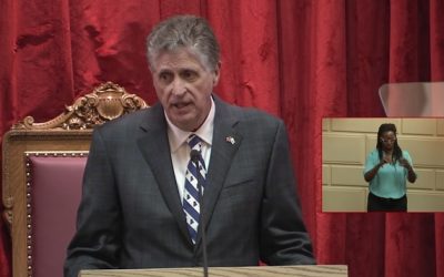 McKee ofrece su primer discurso del Estado del Estado con una optimista mirada al futuro y ambiciosos planes para vivienda y educación