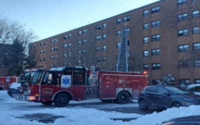Un muerto y varios heridos deja incendio en edificio de Pawtucket.