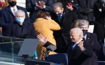 Biden cumple primer año en el cargo con baja aprobación y más pandemia