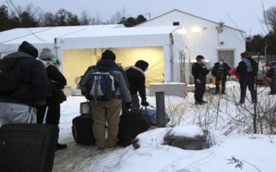 Más migrantes buscan asilo a través de frontera canadiense