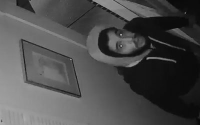 Policía busca sospechoso que se metió a una casa dejando atemorizada a una familia.