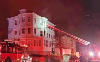 Incendio deja sin hogar a 3 familias.