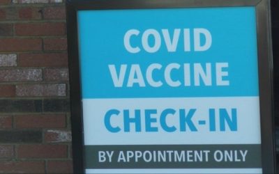 McKee anuncia centros vacunación comunitarios para hoy miércoles.