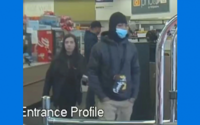 Policía busca a dos sospechosos de asalto bancario.