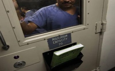 Se logra acuerdo para proteger a inmigrantes liberados por pandemia en California