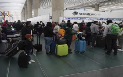 Cancelaciones y demoras aéreas por COVID llegan a México