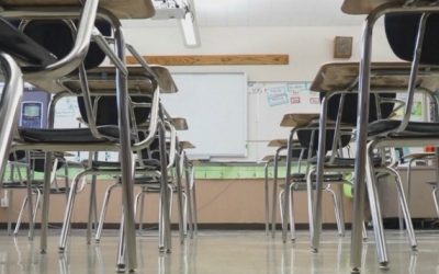 Más de 300 docentes de Providence son notificados de posible desplazamiento laboral.