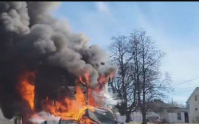 Incendio cobra la vida de varias mascotas y deja una familia sin hogar.