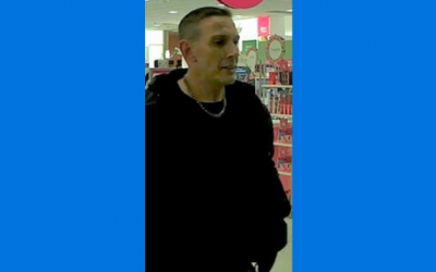 Policía Warwick necesita su ayuda para encontrar a este sospechoso de robo.