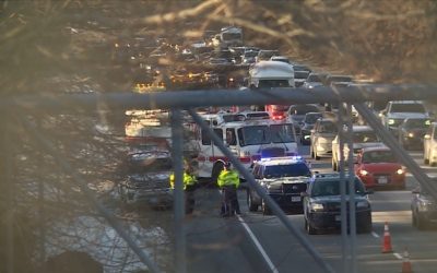 Accidente automovilístico deja dos heridos, uno de gravedad.