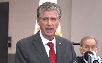 Legisladores considerarán si extienden poderes de emergencia al gobernador.