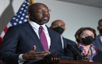 Demócratas apoyan cada vez más relajar medidas contra COVID