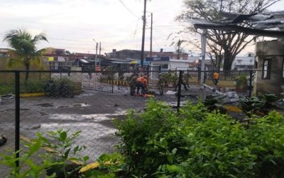 Ataque a base militar deja dos muertos en Colombia
