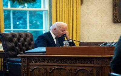 Biden confirma a Ucrania “compromiso” de defensa contra Rusia; hay alerta de ‘hackeos’ en Estados Unidos
