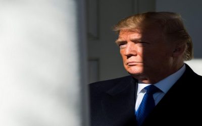 Hallan archivos clasificados en cajas que se llevó Trump de la Casa Blanca