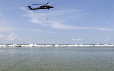Helicóptero se estrella cerca a la playa de Miami Beach, en Florida