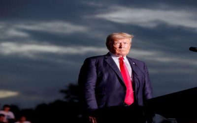 Donald Trump demanda a Hillary Clinton y a otros por acusarlo de coludirse con Rusia en 2016