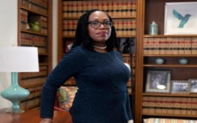 Primera  mujer afroamericana elegida para la Corte Suprema comparece ante el Senado