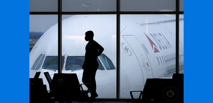 Aerolíneas de EE.UU. piden a Biden que elimine requisitos de prueba negativa de COVID y mascarillas para viajeros