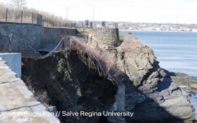 Se derrumba parte de Cliff Walk en Newport.