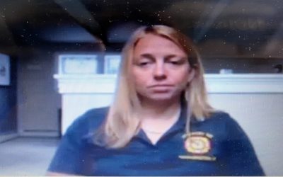 Mujer Warwick acusada de hacerse pasar por veterana para recaudar miles dólares en donaciones.