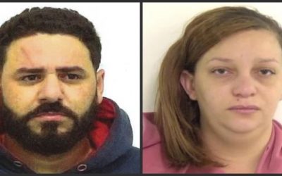 Dos arrestados con cargos de tráfico armas de fuego