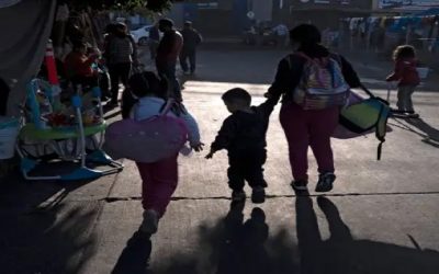 Niños migrantes abusados y abandonados en EE.UU. podrán acogerse a la residencia permanente a partir de mayo, según nueva regla migratoria