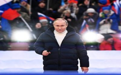 Putin lidera mitin en Moscú; continúan ataques en Ucrania