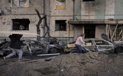 Ucrania retoma suburbio de Kiev, siguen combates en Mariúpol