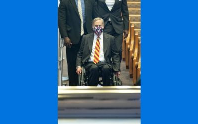 Una jueza de Texas bloquea el plan de tratar como abuso las terapias de niños trans