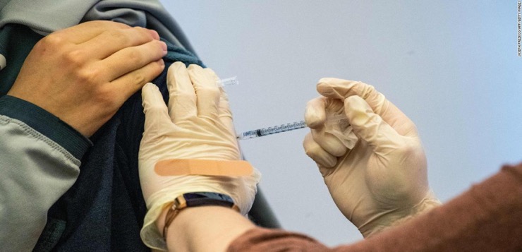 Se espera que la FDA apruebe vacunas de refuerzo adicionales para adultos mayores de 50 años