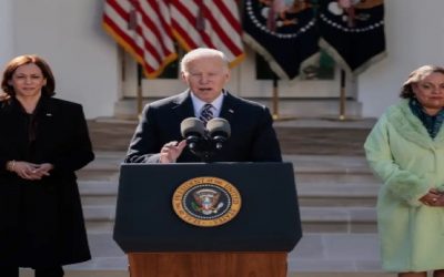 Biden firma ley histórica que convierte linchamientos en delito de odio