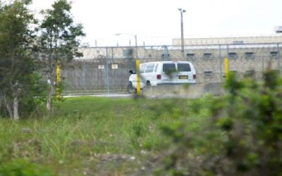 La ACLU pide al ICE cerrar cárceles para inmigrantes en vez de reducir su uso