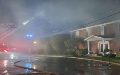 Autoridades necesitan su ayuda para esclarecer incendios en bufetes abogados.