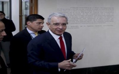 Juez niega cerrar caso contra expresidente Uribe por soborno