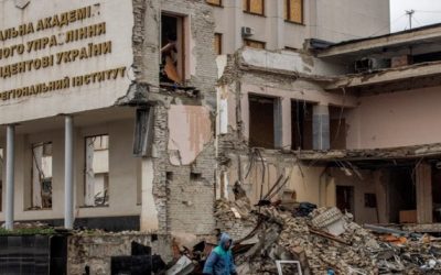 Zelenskyy insta a UE a sancionar bancos rusos y poner fin a importaciones de petróleo