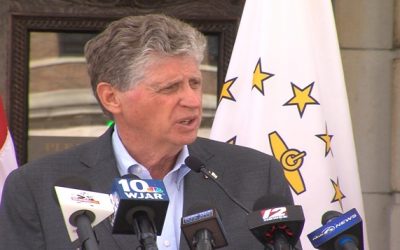 Sondeo muestra bajo índice en aprobación de McKee.