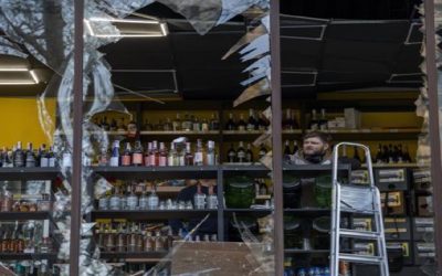 Ucrania critica ataque en Kiev, trata de evacuar Mariúpol