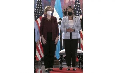 La nueva embajadora de EE.UU. presenta cartas credenciales a la presidenta hondureña