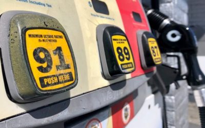 Baja precio gasolina en Rhode Island.