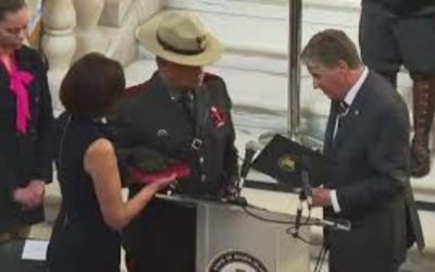 Juramenta nuevo líder de la Policía Estatal de Rhode Island.