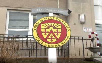 Empleado de escuela investigado por presunto comportamiento inapropiado.