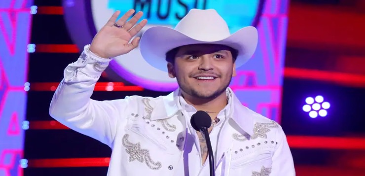 Christian Nodal se despide de México y anuncia que vivirá en Estados Unidos para presumir sus lujos