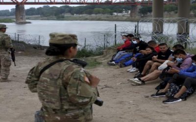 Juez: Restricciones de EEUU al asilo deben mantenerse