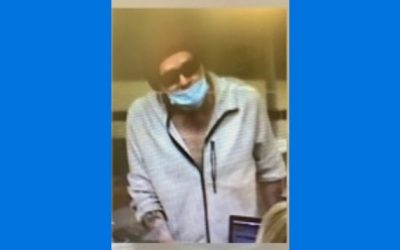 Policía Warwick busca sospechoso asalto bancario.