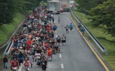 Nueva oleada de migrantes llega a ciudad fronteriza con EEUU