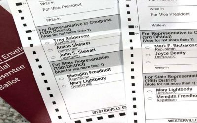 Hombre acusado de fraude con balotas para voto por correo comparece en corte.