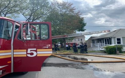 Incendio deja a dos familias sin hogar.